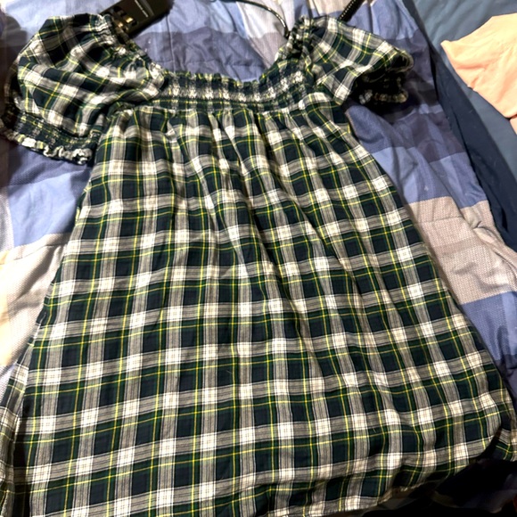 AMERICAN EAGLE SMOCKED, LINED FLANNEL TOP WITH POCKETS, NWOT!! - Picture 1 of 7